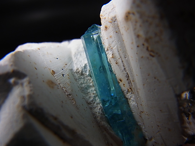 画像: ベトナム・タインホア産宝石品質アクアマリン/水晶付きカオリナイト 44.6g