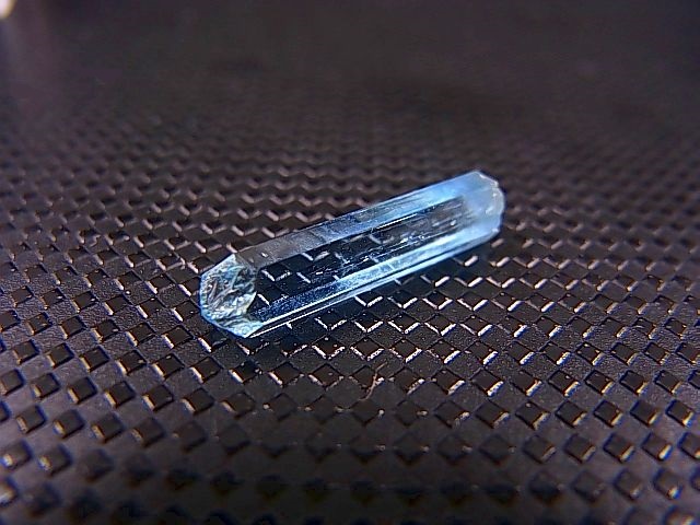 画像2: ジェムグレード宝石需要品質：ベトナム産アクアマリン柱状結晶原石 1.9カラット