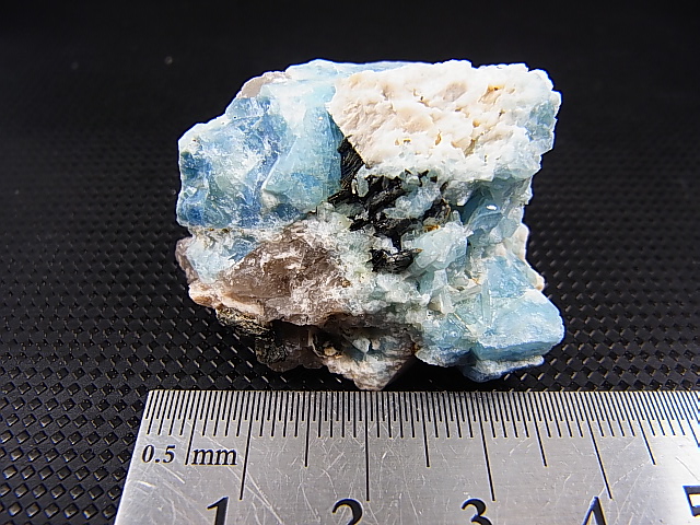 画像: ベトナム・タインホア産アクアマリン/長石/バイオタイト原石（マッシブ） 30.0g