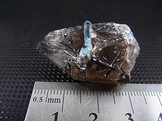 画像: ベトナム・タインホア産アクアマリン/ショール付きスモーキー水晶 13.0g