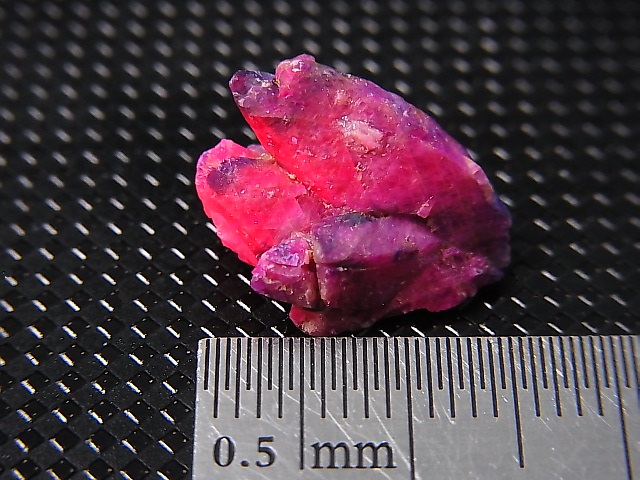 画像: ベトナムLuc Yen産シルキーサファイア原石（犬牙型/バイカラー）クラスター 10.2カラット