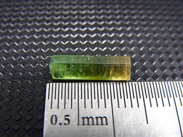 画像: ベトナムMinh Tien産バイカラートルマリン柱状結晶原石 1.8カラット