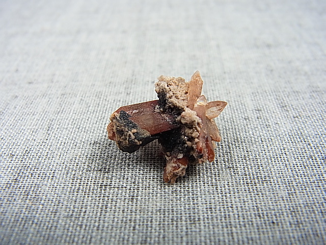 画像: メキシコ産レッドトパーズ原石（群晶） 1.9g