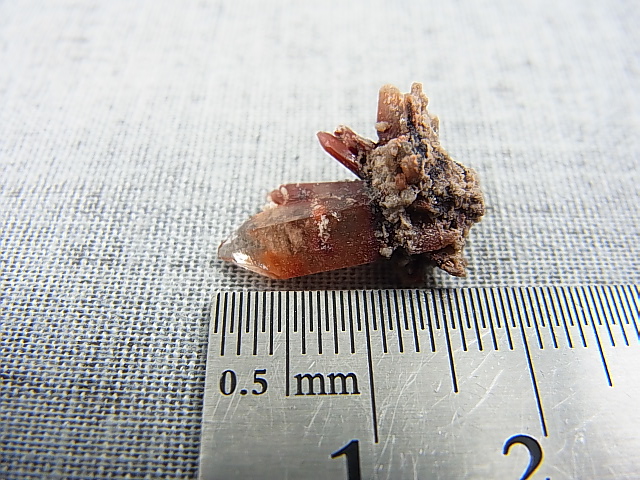 画像: メキシコ産レッドトパーズ原石（連晶） 1.5g