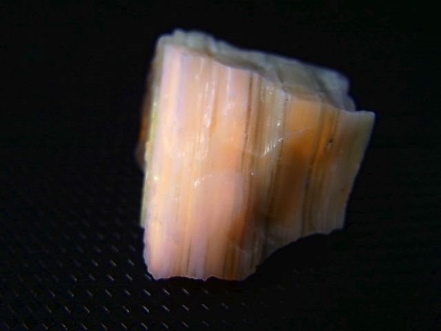 画像: Hokkaidoite北海道然別湖産蛍光オパール原石 8.9g