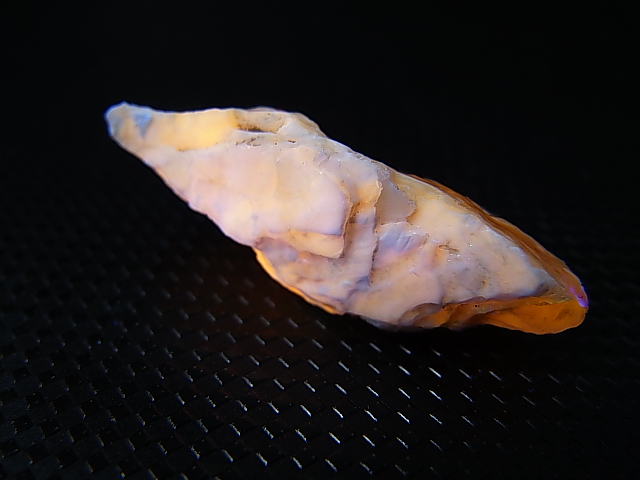 画像: Hokkaidoite北海道然別湖産蛍光オパール原石 2.8g