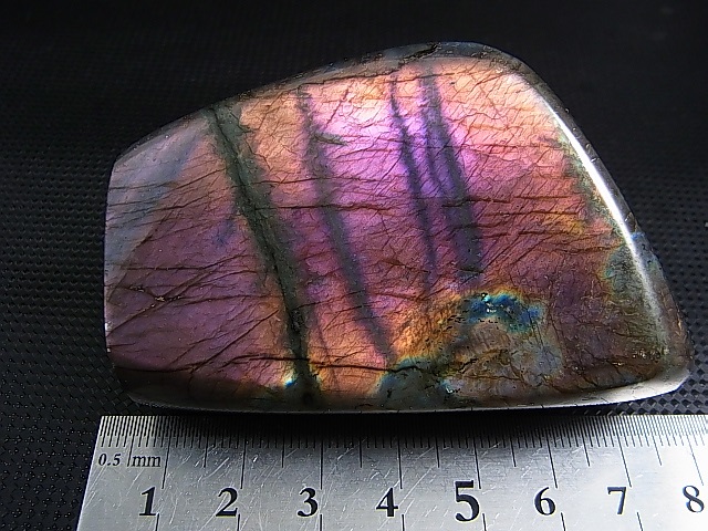 画像: マダガスカル産ラブラドライト研磨原石（パープルピンク＆ブルー） 160.0g