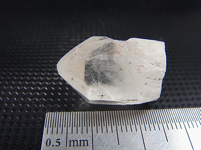 画像: マダガスカル産ホーランダイトインキャンドルクオーツ（錐面研磨） 6.8g