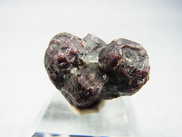 画像2: フィンランド・ヘルシンキ産アルマンディンガーネット4連双晶原石 10.9g