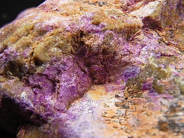 画像: キャビネットサイズ：南アフリカ・チュワニン鉱山産ピンクスギライト原石 448.3g