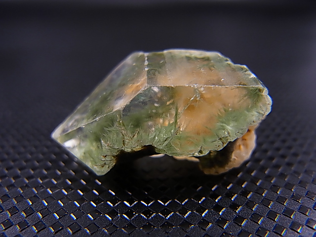 画像: ブラジル・ミナスジェライス州産バーストクローライトイン水晶 6.1g