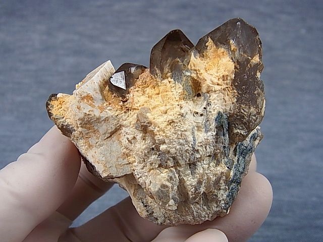 画像2: ベトナム・タインホア産スモーキー水晶（カオリナイト/微斜長石） 134.7g