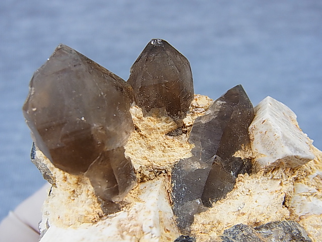 画像: ベトナム・タインホア産スモーキー水晶（カオリナイト/微斜長石） 134.7g