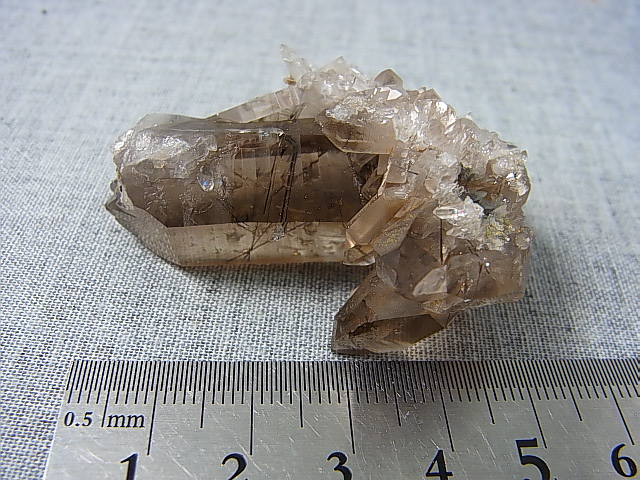 画像: ノルウェー産コッパールチル入りスモーキー水晶原石（連晶） 38.1g