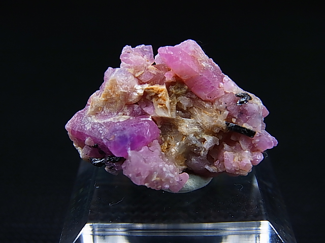 画像: ベトナムLuc Yen産シルキーサファイア原石（犬牙型）クラスター 29.8カラット