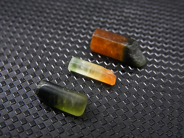 画像: ベトナムMinh Tien産バイカラートルマリン柱状結晶原石 3点セット トータル 5.1カラット