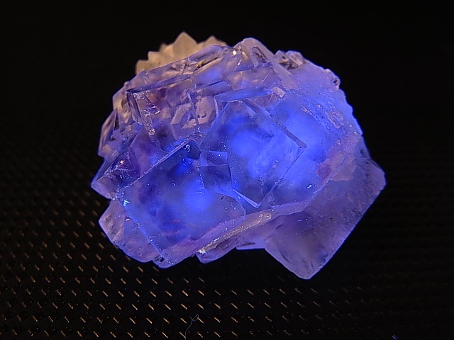 画像: ヤオガンシャン産トリカラーフローライト原石 28.9g