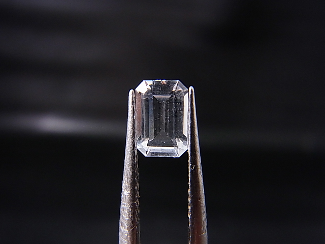 ミャンマー産フェナカイト・ルース 0.6カラット - パーフェクト