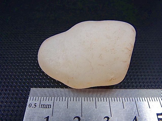 画像: 和田玉（ホータンぎょく）「無漂白/無着色・白玉」原石 24.1g