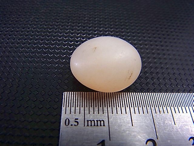 画像: 和田玉（ホータンぎょく）「無漂白/無着色・白玉」原石 3.4g