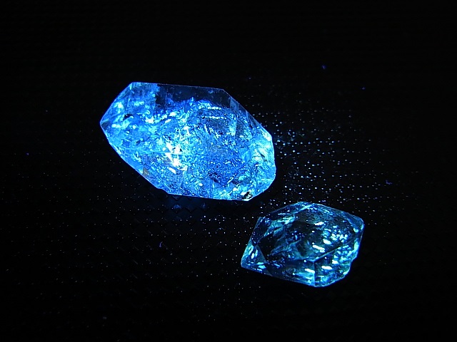 画像: パキスタン・クエッタ産蛍光オイル入りＤＴ水晶 2点セット トータル 4.8g