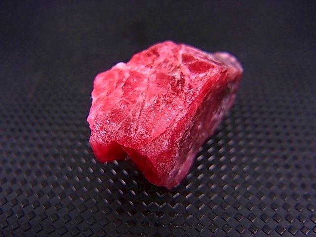 画像: ブラジル産ヴィヴィッドレッドロードナイト原石 11.0g