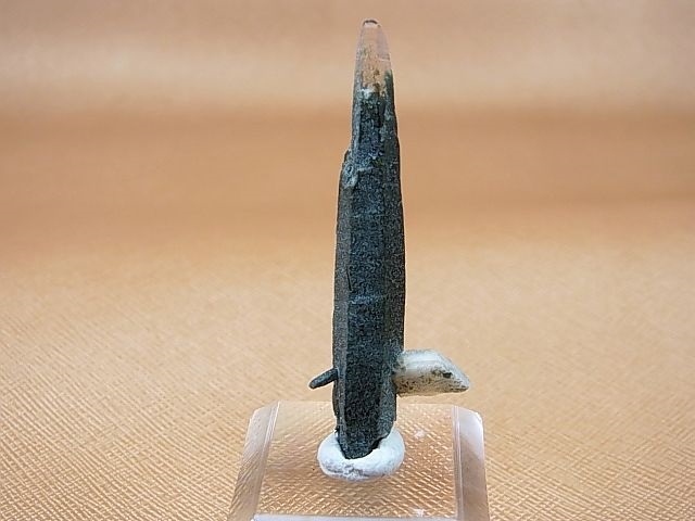 画像: ガネーシュヒマール・リー産クローライト入りレーザーポイント水晶（貫入り） 3.8g