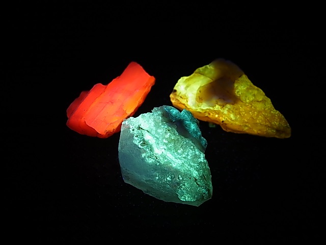 画像: Hokkaidoite北海道然別湖産蛍光オパール原石 3点セット トータル 3.9g