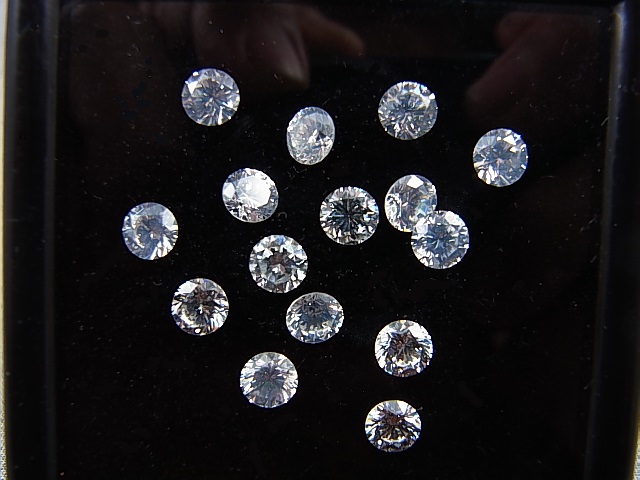 画像2: キュービックジルコニア・ルース（ラウンドブリリアントカット） 5mm平均 15点セット