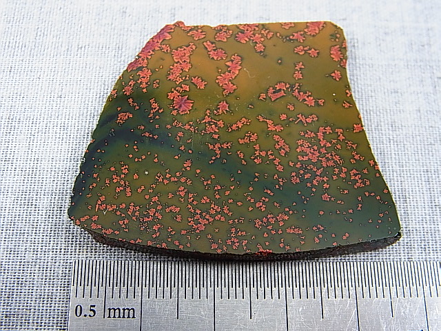 画像: 飯盛ラボストーン（IL-stone）「レアカラー：ブラッドストーン（紅葉石）」ガラス原石 93.0カラット