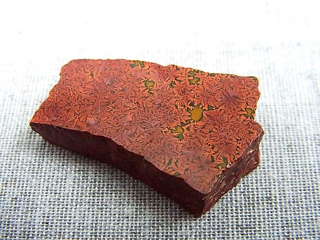 画像: 飯盛ラボストーン（IL-stone）「超レア：シラー入りアースカラー（紅葉石）」ガラス原石 30.2カラット