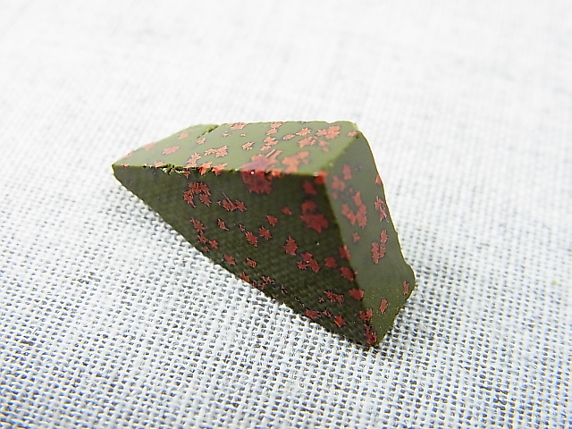 画像: 飯盛ラボストーン（IL-stone）「レアカラー：ブラッドストーン（紅葉石）」ガラス原石 12.8カラット