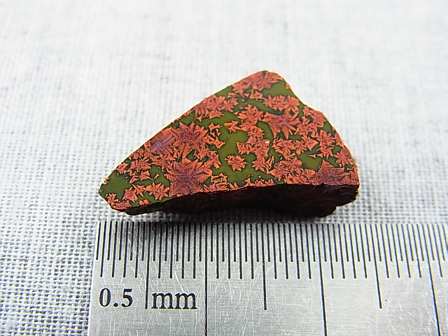 画像: 飯盛ラボストーン（IL-stone）「レアカラー：ブラッドストーン（紅葉石）」ガラス原石 13.6カラット