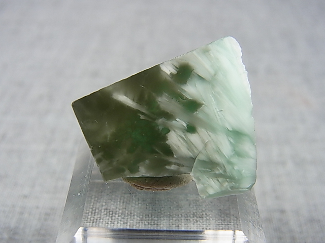 画像: ヴィクトリアストーン（飯盛ラボストーンIL-stone）レアカラー：グリーンシルバー原石 22.2カラット