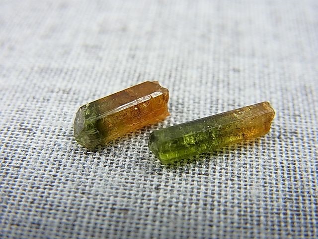 画像: ベトナムMinh Tien産バイカラートルマリン柱状結晶原石 2点セット トータル 2.5カラット