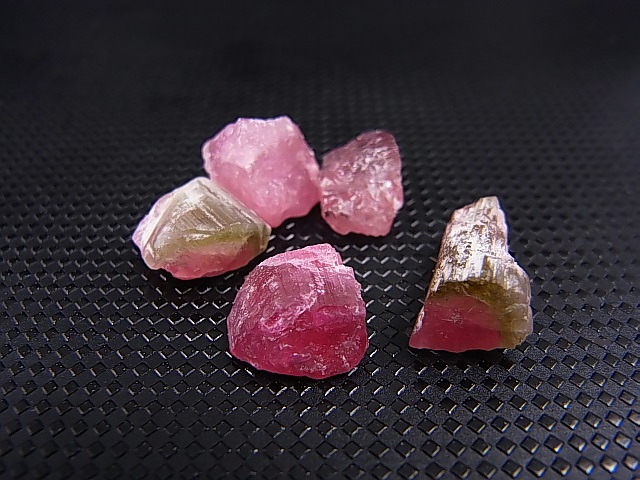 画像: カリフォルニア産ピンクトルマリン原石（バイカラー） 5点セット トータル 26.8カラット