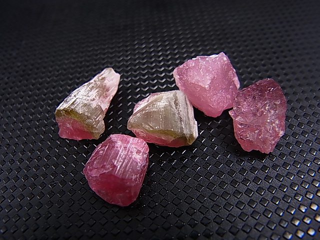 画像: カリフォルニア産ピンクトルマリン原石（バイカラー） 5点セット トータル 26.8カラット