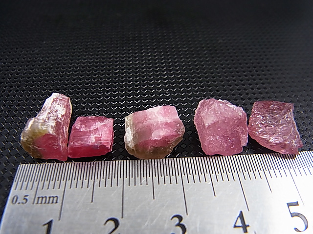 画像: カリフォルニア産ピンクトルマリン原石（バイカラー） 5点セット トータル 26.8カラット