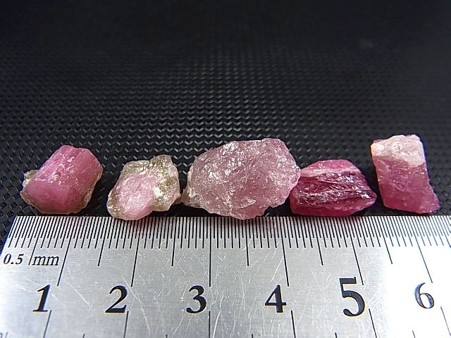 カリフォルニア産ピンクトルマリン原石（バイカラー） 5点セット