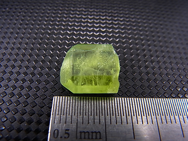 画像: ジュエリー品質：パキスタン・ナダール産ペリドット原石 8.4カラット