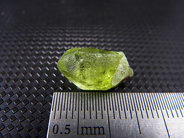 画像: ジュエリー品質：パキスタン・ナダール産ペリドット原石 6.9カラット