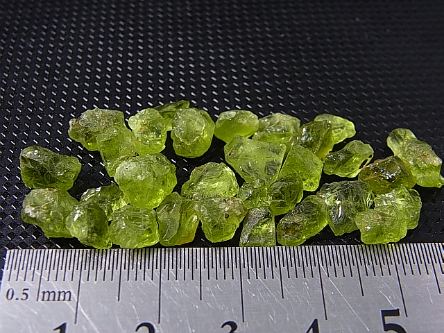 画像: ベトナム・ザライ産ペリドット原石 30点セット トータル 44.1カラット