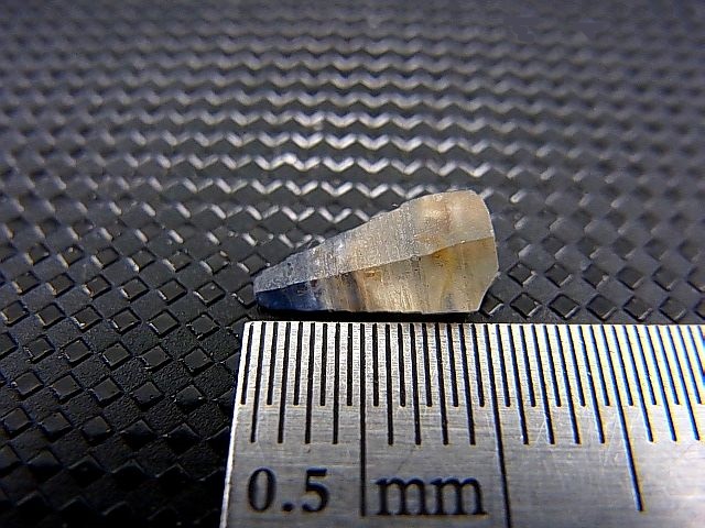 画像: スリランカ産バイカラーサファイア原石（犬牙型） 1.4カラット