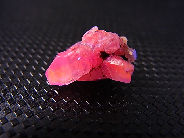 画像: ベトナムLuc Yen産シルキーサファイア原石（犬牙型/連晶） 8.3カラット