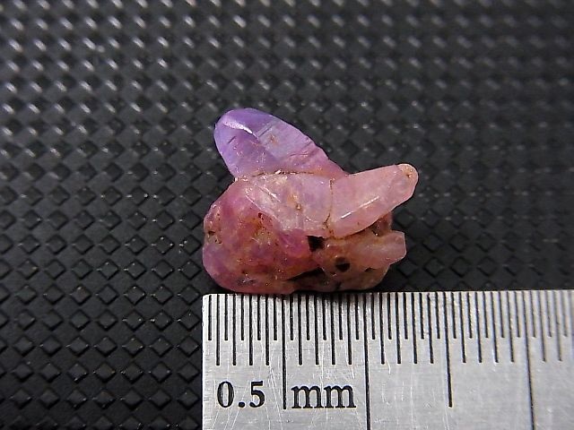 画像: ベトナムLuc Yen産シルキーサファイア原石（犬牙型/連晶） 8.3カラット