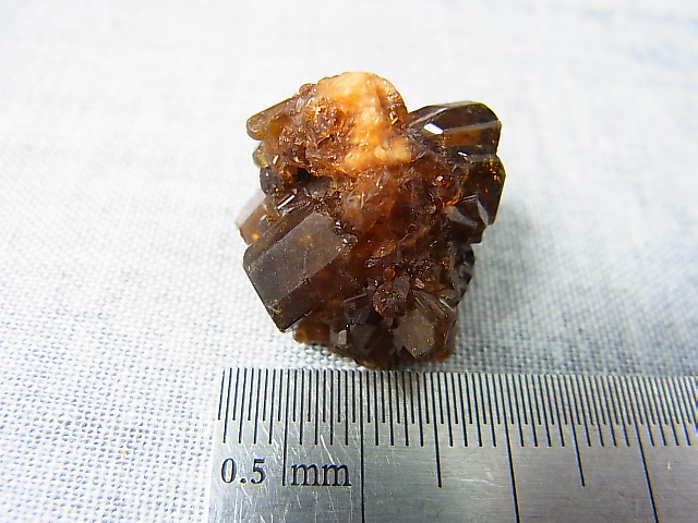 画像: ベトナムMinh Tien産ドラバイトトルマリン結晶原石（多連晶） 37.0カラット