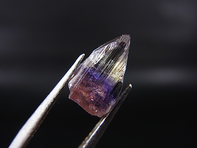 画像: ジェムクオリティ：タンザナイト原石（バイカラー） 2.8カラット