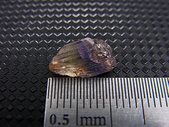 画像: ジェムクオリティ：タンザナイト原石（バイカラー） 2.8カラット