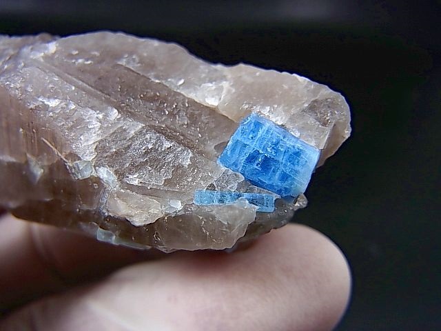 ベトナム・タインホア産アクアマリン付きスモーキー水晶 52.4g
