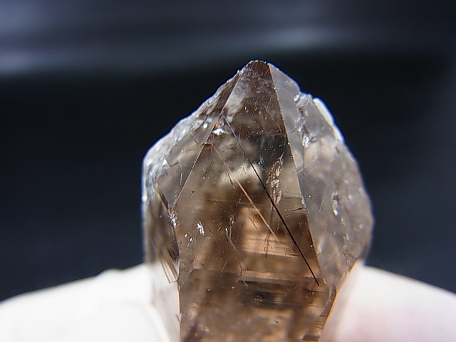 インド・マニハール産ウォータークリアライトスモーキー水晶（DT